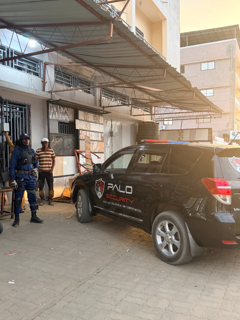Viatura da PALO SECURITY com vigilante